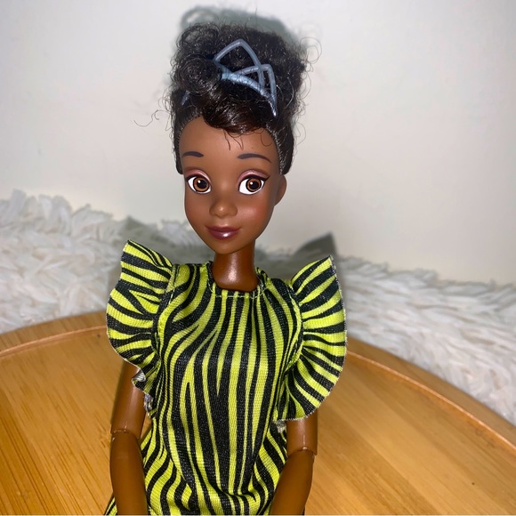 Barbie African American Moveable Limbs Sheath Zebra Striped Dress - Picture 1 of 4